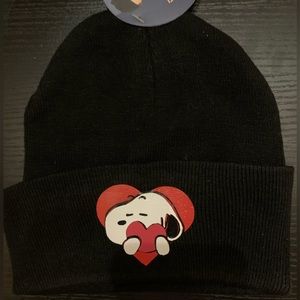 Peanuts Snoopy Heart Hat